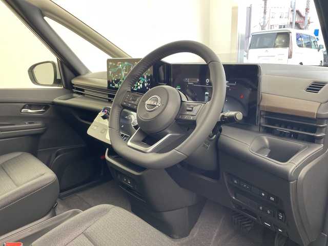 日産 セレナ e－パワー ハイウェイスター V 兵庫県 2025(令7)年 0.1千km プリズムホワイト ・登録済未使用車　距離６ｋｍ/・純正12.3インチナビ/TV/Bluetooth/USB/HDMI/・アラウンドビューモニター/・ビルトインETC2.0/・デジタルインナーミラー/・純正前後ドライブレコーダー/・プロパイロット（ナビリンク機能付）/・プロパイロット緊急停止支援システム/・SOSコール/・エマージェンシーブレーキ/・前方衝突予測警報/・衝突回避ステアリングアシスト/・車線逸脱防止支援システム/・車線逸脱警報/・後側方衝突防止支援システム/・後側方車両検知警報/・後退時車両検知警報/・ふらつき警報/・踏み間違い衝突防止アシスト/・標識検知機能/・アダプティブLEDヘッドライトシステム/・フォグランプ/・12.3インチアドバンスドドライブアシストディスプレイ/・ワイヤレス充電器/・レーダークルーズコントロール/・両側パワースライドドア/・純正16インチアルミホイール