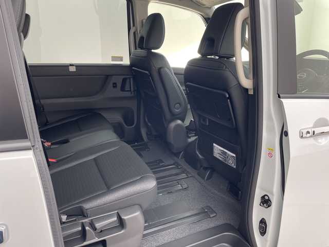 日産 セレナ e－パワー ハイウェイスター V 兵庫県 2025(令7)年 0.1千km プリズムホワイト ・登録済未使用車　距離６ｋｍ/・純正12.3インチナビ/TV/Bluetooth/USB/HDMI/・アラウンドビューモニター/・ビルトインETC2.0/・デジタルインナーミラー/・純正前後ドライブレコーダー/・プロパイロット（ナビリンク機能付）/・プロパイロット緊急停止支援システム/・SOSコール/・エマージェンシーブレーキ/・前方衝突予測警報/・衝突回避ステアリングアシスト/・車線逸脱防止支援システム/・車線逸脱警報/・後側方衝突防止支援システム/・後側方車両検知警報/・後退時車両検知警報/・ふらつき警報/・踏み間違い衝突防止アシスト/・標識検知機能/・アダプティブLEDヘッドライトシステム/・フォグランプ/・12.3インチアドバンスドドライブアシストディスプレイ/・ワイヤレス充電器/・レーダークルーズコントロール/・両側パワースライドドア/・純正16インチアルミホイール