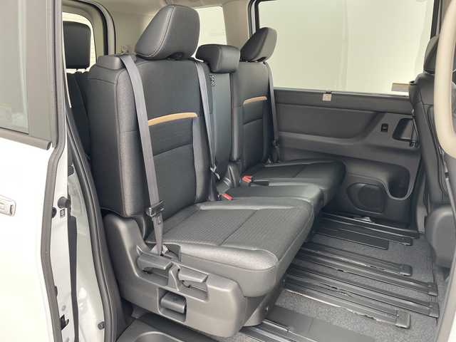 日産 セレナ e－パワー ハイウェイスター V 兵庫県 2025(令7)年 0.1千km プリズムホワイト ・登録済未使用車　距離６ｋｍ/・純正12.3インチナビ/TV/Bluetooth/USB/HDMI/・アラウンドビューモニター/・ビルトインETC2.0/・デジタルインナーミラー/・純正前後ドライブレコーダー/・プロパイロット（ナビリンク機能付）/・プロパイロット緊急停止支援システム/・SOSコール/・エマージェンシーブレーキ/・前方衝突予測警報/・衝突回避ステアリングアシスト/・車線逸脱防止支援システム/・車線逸脱警報/・後側方衝突防止支援システム/・後側方車両検知警報/・後退時車両検知警報/・ふらつき警報/・踏み間違い衝突防止アシスト/・標識検知機能/・アダプティブLEDヘッドライトシステム/・フォグランプ/・12.3インチアドバンスドドライブアシストディスプレイ/・ワイヤレス充電器/・レーダークルーズコントロール/・両側パワースライドドア/・純正16インチアルミホイール