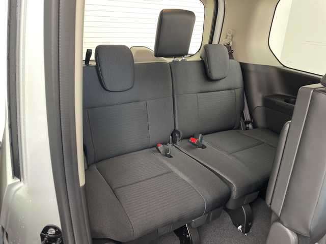 日産 セレナ e－パワー ハイウェイスター V 兵庫県 2025(令7)年 0.1千km プリズムホワイト ・登録済未使用車　距離６ｋｍ/・純正12.3インチナビ/TV/Bluetooth/USB/HDMI/・アラウンドビューモニター/・ビルトインETC2.0/・デジタルインナーミラー/・純正前後ドライブレコーダー/・プロパイロット（ナビリンク機能付）/・プロパイロット緊急停止支援システム/・SOSコール/・エマージェンシーブレーキ/・前方衝突予測警報/・衝突回避ステアリングアシスト/・車線逸脱防止支援システム/・車線逸脱警報/・後側方衝突防止支援システム/・後側方車両検知警報/・後退時車両検知警報/・ふらつき警報/・踏み間違い衝突防止アシスト/・標識検知機能/・アダプティブLEDヘッドライトシステム/・フォグランプ/・12.3インチアドバンスドドライブアシストディスプレイ/・ワイヤレス充電器/・レーダークルーズコントロール/・両側パワースライドドア/・純正16インチアルミホイール