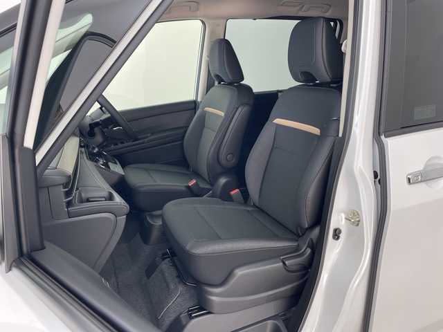 日産 セレナ e－パワー ハイウェイスター V 兵庫県 2025(令7)年 0.1千km プリズムホワイト ・登録済未使用車　距離６ｋｍ/・純正12.3インチナビ/TV/Bluetooth/USB/HDMI/・アラウンドビューモニター/・ビルトインETC2.0/・デジタルインナーミラー/・純正前後ドライブレコーダー/・プロパイロット（ナビリンク機能付）/・プロパイロット緊急停止支援システム/・SOSコール/・エマージェンシーブレーキ/・前方衝突予測警報/・衝突回避ステアリングアシスト/・車線逸脱防止支援システム/・車線逸脱警報/・後側方衝突防止支援システム/・後側方車両検知警報/・後退時車両検知警報/・ふらつき警報/・踏み間違い衝突防止アシスト/・標識検知機能/・アダプティブLEDヘッドライトシステム/・フォグランプ/・12.3インチアドバンスドドライブアシストディスプレイ/・ワイヤレス充電器/・レーダークルーズコントロール/・両側パワースライドドア/・純正16インチアルミホイール