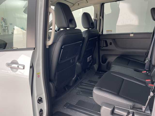 日産 セレナ e－パワー ハイウェイスター V 兵庫県 2025(令7)年 0.1千km プリズムホワイト ・登録済未使用車　距離６ｋｍ/・純正12.3インチナビ/TV/Bluetooth/USB/HDMI/・アラウンドビューモニター/・ビルトインETC2.0/・デジタルインナーミラー/・純正前後ドライブレコーダー/・プロパイロット（ナビリンク機能付）/・プロパイロット緊急停止支援システム/・SOSコール/・エマージェンシーブレーキ/・前方衝突予測警報/・衝突回避ステアリングアシスト/・車線逸脱防止支援システム/・車線逸脱警報/・後側方衝突防止支援システム/・後側方車両検知警報/・後退時車両検知警報/・ふらつき警報/・踏み間違い衝突防止アシスト/・標識検知機能/・アダプティブLEDヘッドライトシステム/・フォグランプ/・12.3インチアドバンスドドライブアシストディスプレイ/・ワイヤレス充電器/・レーダークルーズコントロール/・両側パワースライドドア/・純正16インチアルミホイール