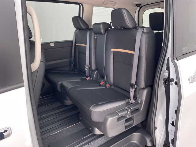 日産 セレナ e－パワー ハイウェイスター V 兵庫県 2025(令7)年 0.1千km プリズムホワイト ・登録済未使用車　距離６ｋｍ/・純正12.3インチナビ/TV/Bluetooth/USB/HDMI/・アラウンドビューモニター/・ビルトインETC2.0/・デジタルインナーミラー/・純正前後ドライブレコーダー/・プロパイロット（ナビリンク機能付）/・プロパイロット緊急停止支援システム/・SOSコール/・エマージェンシーブレーキ/・前方衝突予測警報/・衝突回避ステアリングアシスト/・車線逸脱防止支援システム/・車線逸脱警報/・後側方衝突防止支援システム/・後側方車両検知警報/・後退時車両検知警報/・ふらつき警報/・踏み間違い衝突防止アシスト/・標識検知機能/・アダプティブLEDヘッドライトシステム/・フォグランプ/・12.3インチアドバンスドドライブアシストディスプレイ/・ワイヤレス充電器/・レーダークルーズコントロール/・両側パワースライドドア/・純正16インチアルミホイール