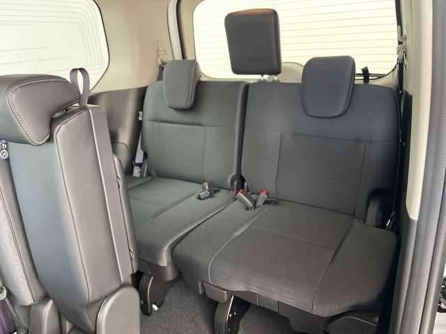 日産 セレナ e－パワー ハイウェイスター V 兵庫県 2025(令7)年 0.1千km プリズムホワイト ・登録済未使用車　距離６ｋｍ/・純正12.3インチナビ/TV/Bluetooth/USB/HDMI/・アラウンドビューモニター/・ビルトインETC2.0/・デジタルインナーミラー/・純正前後ドライブレコーダー/・プロパイロット（ナビリンク機能付）/・プロパイロット緊急停止支援システム/・SOSコール/・エマージェンシーブレーキ/・前方衝突予測警報/・衝突回避ステアリングアシスト/・車線逸脱防止支援システム/・車線逸脱警報/・後側方衝突防止支援システム/・後側方車両検知警報/・後退時車両検知警報/・ふらつき警報/・踏み間違い衝突防止アシスト/・標識検知機能/・アダプティブLEDヘッドライトシステム/・フォグランプ/・12.3インチアドバンスドドライブアシストディスプレイ/・ワイヤレス充電器/・レーダークルーズコントロール/・両側パワースライドドア/・純正16インチアルミホイール