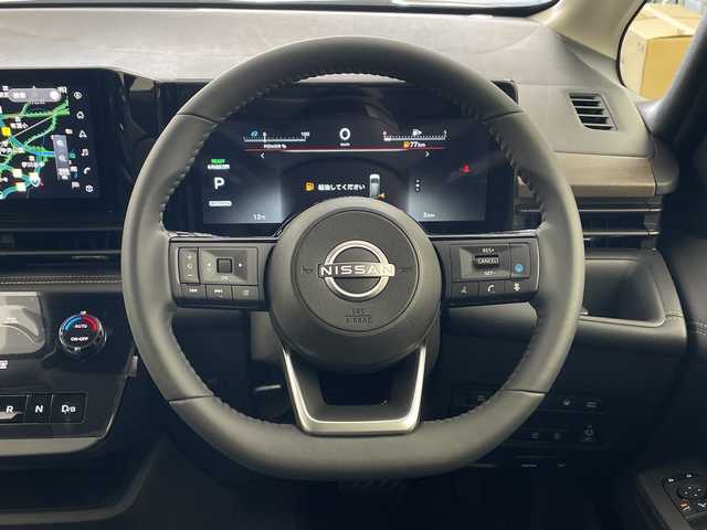 日産 セレナ e－パワー ハイウェイスター V 兵庫県 2025(令7)年 0.1千km プリズムホワイト ・登録済未使用車　距離６ｋｍ/・純正12.3インチナビ/TV/Bluetooth/USB/HDMI/・アラウンドビューモニター/・ビルトインETC2.0/・デジタルインナーミラー/・純正前後ドライブレコーダー/・プロパイロット（ナビリンク機能付）/・プロパイロット緊急停止支援システム/・SOSコール/・エマージェンシーブレーキ/・前方衝突予測警報/・衝突回避ステアリングアシスト/・車線逸脱防止支援システム/・車線逸脱警報/・後側方衝突防止支援システム/・後側方車両検知警報/・後退時車両検知警報/・ふらつき警報/・踏み間違い衝突防止アシスト/・標識検知機能/・アダプティブLEDヘッドライトシステム/・フォグランプ/・12.3インチアドバンスドドライブアシストディスプレイ/・ワイヤレス充電器/・レーダークルーズコントロール/・両側パワースライドドア/・純正16インチアルミホイール