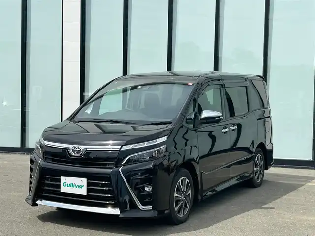 トヨタ ヴォクシー ZS 煌Ⅲ 大阪府 2021(令3)年 3.6万km ブラック 純正９インチナビ/   フルセグTV/CD/DVD/Bluetooth/USB/バックモニター/衝突軽減ブレーキ/横滑り防止装置/コーナーセンサー/両側パワースライドドア/クルーズコントロール/レーンキープアシスト/アイドリングストップ/オートマチックハイビーム/純正16インチアルミホイール/ハーフレザーシート/純正フロアマット/プッシュスタート/スマートキー/ＥＴＣ/ＬＥＤ