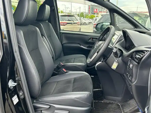 トヨタ ヴォクシー ZS 煌Ⅲ 大阪府 2021(令3)年 3.6万km ブラック 純正９インチナビ/   フルセグTV/CD/DVD/Bluetooth/USB/バックモニター/衝突軽減ブレーキ/横滑り防止装置/コーナーセンサー/両側パワースライドドア/クルーズコントロール/レーンキープアシスト/アイドリングストップ/オートマチックハイビーム/純正16インチアルミホイール/ハーフレザーシート/純正フロアマット/プッシュスタート/スマートキー/ＥＴＣ/ＬＥＤ