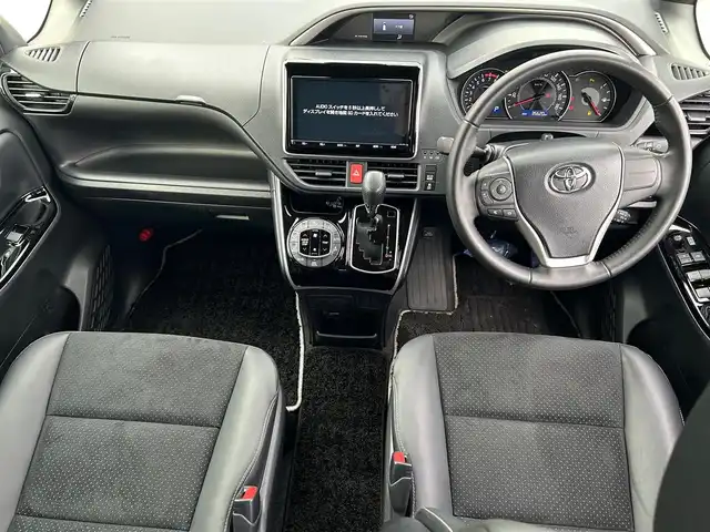 トヨタ ヴォクシー ZS 煌Ⅲ 大阪府 2021(令3)年 3.6万km ブラック 純正９インチナビ/   フルセグTV/CD/DVD/Bluetooth/USB/バックモニター/衝突軽減ブレーキ/横滑り防止装置/コーナーセンサー/両側パワースライドドア/クルーズコントロール/レーンキープアシスト/アイドリングストップ/オートマチックハイビーム/純正16インチアルミホイール/ハーフレザーシート/純正フロアマット/プッシュスタート/スマートキー/ＥＴＣ/ＬＥＤ
