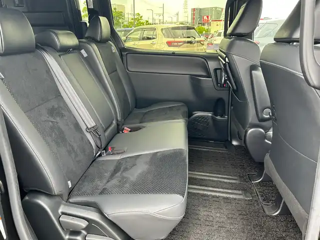 トヨタ ヴォクシー ZS 煌Ⅲ 大阪府 2021(令3)年 3.6万km ブラック 純正９インチナビ/   フルセグTV/CD/DVD/Bluetooth/USB/バックモニター/衝突軽減ブレーキ/横滑り防止装置/コーナーセンサー/両側パワースライドドア/クルーズコントロール/レーンキープアシスト/アイドリングストップ/オートマチックハイビーム/純正16インチアルミホイール/ハーフレザーシート/純正フロアマット/プッシュスタート/スマートキー/ＥＴＣ/ＬＥＤ