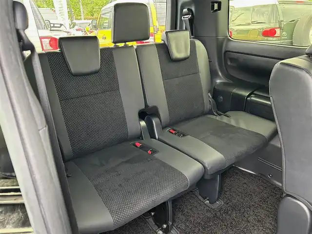 トヨタ ヴォクシー ZS 煌Ⅲ 大阪府 2021(令3)年 3.6万km ブラック 純正９インチナビ/   フルセグTV/CD/DVD/Bluetooth/USB/バックモニター/衝突軽減ブレーキ/横滑り防止装置/コーナーセンサー/両側パワースライドドア/クルーズコントロール/レーンキープアシスト/アイドリングストップ/オートマチックハイビーム/純正16インチアルミホイール/ハーフレザーシート/純正フロアマット/プッシュスタート/スマートキー/ＥＴＣ/ＬＥＤ