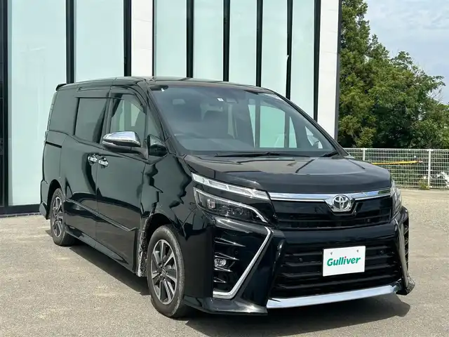 トヨタ ヴォクシー ZS 煌Ⅲ 大阪府 2021(令3)年 3.6万km ブラック 純正９インチナビ/   フルセグTV/CD/DVD/Bluetooth/USB/バックモニター/衝突軽減ブレーキ/横滑り防止装置/コーナーセンサー/両側パワースライドドア/クルーズコントロール/レーンキープアシスト/アイドリングストップ/オートマチックハイビーム/純正16インチアルミホイール/ハーフレザーシート/純正フロアマット/プッシュスタート/スマートキー/ＥＴＣ/ＬＥＤ