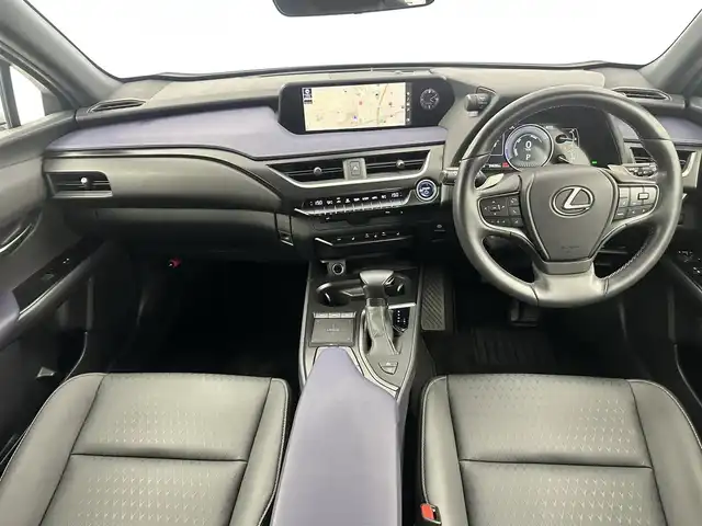 レクサス ＵＸ 250h アーバンエレガンス 愛知県 2021(令3)年 4万km ソニッククォーツ レクサスセーフティー/純正SDナビ/全方位カメラ/アダプティブクルーズコントロール/ブラインドスポットモニター/パワーシート/ヒートヒーター/ステアリングヒート/パワーバックドア/ETC2.0/革巻きステアリング/合皮シート/パドルシフト/Bluetooth/フルセグTV/電子パーキング/パドルシフト/クリアランスソナー/フォグランプ
