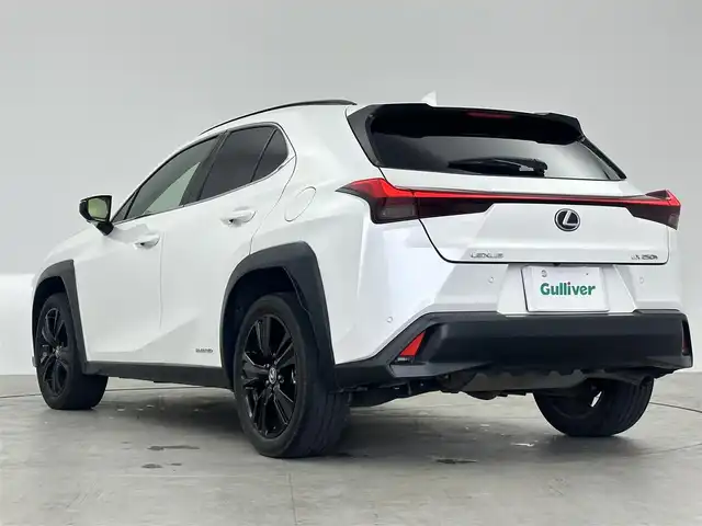 レクサス ＵＸ 250h アーバンエレガンス 愛知県 2021(令3)年 4万km ソニッククォーツ レクサスセーフティー/純正SDナビ/全方位カメラ/アダプティブクルーズコントロール/ブラインドスポットモニター/パワーシート/ヒートヒーター/ステアリングヒート/パワーバックドア/ETC2.0/革巻きステアリング/合皮シート/パドルシフト/Bluetooth/フルセグTV/電子パーキング/パドルシフト/クリアランスソナー/フォグランプ