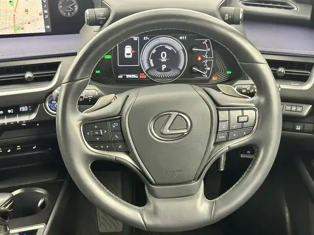 レクサス ＵＸ 250h アーバンエレガンス 愛知県 2021(令3)年 4万km ソニッククォーツ レクサスセーフティー/純正SDナビ/全方位カメラ/アダプティブクルーズコントロール/ブラインドスポットモニター/パワーシート/ヒートヒーター/ステアリングヒート/パワーバックドア/ETC2.0/革巻きステアリング/合皮シート/パドルシフト/Bluetooth/フルセグTV/電子パーキング/パドルシフト/クリアランスソナー/フォグランプ