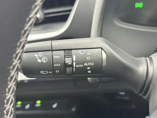 レクサス ＵＸ 250h アーバンエレガンス 愛知県 2021(令3)年 4万km ソニッククォーツ レクサスセーフティー/純正SDナビ/全方位カメラ/アダプティブクルーズコントロール/ブラインドスポットモニター/パワーシート/ヒートヒーター/ステアリングヒート/パワーバックドア/ETC2.0/革巻きステアリング/合皮シート/パドルシフト/Bluetooth/フルセグTV/電子パーキング/パドルシフト/クリアランスソナー/フォグランプ