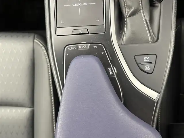 レクサス ＵＸ 250h アーバンエレガンス 愛知県 2021(令3)年 4万km ソニッククォーツ レクサスセーフティー/純正SDナビ/全方位カメラ/アダプティブクルーズコントロール/ブラインドスポットモニター/パワーシート/ヒートヒーター/ステアリングヒート/パワーバックドア/ETC2.0/革巻きステアリング/合皮シート/パドルシフト/Bluetooth/フルセグTV/電子パーキング/パドルシフト/クリアランスソナー/フォグランプ