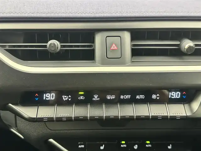 レクサス ＵＸ 250h アーバンエレガンス 愛知県 2021(令3)年 4万km ソニッククォーツ レクサスセーフティー/純正SDナビ/全方位カメラ/アダプティブクルーズコントロール/ブラインドスポットモニター/パワーシート/ヒートヒーター/ステアリングヒート/パワーバックドア/ETC2.0/革巻きステアリング/合皮シート/パドルシフト/Bluetooth/フルセグTV/電子パーキング/パドルシフト/クリアランスソナー/フォグランプ