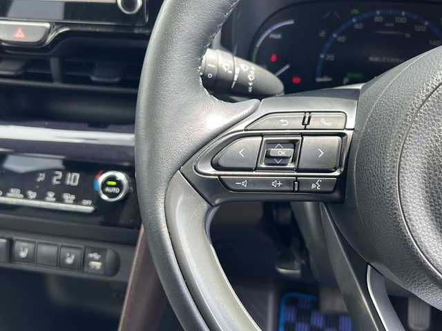 トヨタ ヤリスクロス ハイブリッド Z 山口県 2021(令3)年 5.4万km ホワイトパールクリスタルシャイン 純正メモリナビ/フルセグテレビ/バックカメラ/ブラインドスポットモニター/レーダークルーズコントロール/前後ドライブレコーダー【TZ‐D201】/モデリスタフルエアロ/USB充電口/電動リアゲート/電動パーキングブレーキ/ステアリングスイッチ/ステアリングヒーター/シートヒーター【D＋N席】/運転席パワーシート/純正18インチアルミホイール/フロアマット/LEDヘッドライト/オートライト/オートマチックハイビーム/4:2:4分可倒式リヤシート/パーキングアシスト/レーンキープアシスト/衝突被害軽減システム