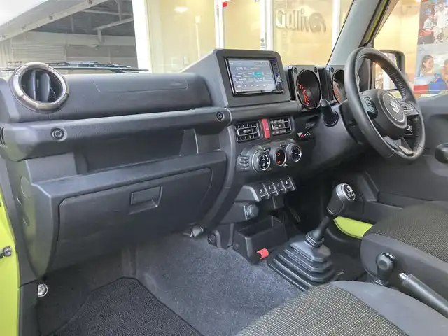 スズキ ジムニー XC 長崎県 2019(令1)年 6.8万km キネティックイエロー/ブラックトップ2トーン 衝突被害軽減ブレーキ/ディーラーOP/SDナビ【KXM-E503W】/Bluetooth接続/フルセグTV/DVD再生/クルーズコントロール/LEDオートヘッドライト/シートヒーター/ダウンヒルアシスト/リフトアップ：3インチ/社外マフラー【High-Bridge-First】/スロットルコントローラー【3-drive PRO】/社外16インチAW/ブロックタイヤ