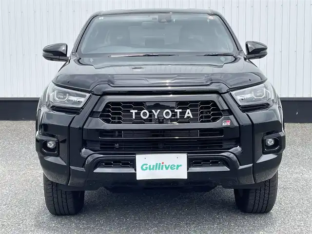トヨタ ハイラックス Z GRスポーツ 千葉県 2024(令6)年 0.3万km アティチュードブラックマイカ 純正ナビ/(BT/FM/AM)/全周囲カメラ/GI GEARトノカバー/ロールバー/衝突被害軽減システム/車線逸脱警報/クルーズコントロール/ハーフレザーシート/横滑り防止装置/ETC2.0/アイドリングストップ/LEDヘッドライト/フォグランプ/オートライト/ウィンカーミラー/電動格納ミラー/純正18インチAW/シートリフター/パドルシフト/リアフォグランプ/プッシュスタート/スマートキー/純正フロアマット/純正ドアバイザー/スペアキー/保証書