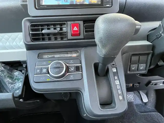 ダイハツ タント X 群馬県 2021(令3)年 1.9万km ブライトシルバーメタリック 純正SDナビ（Bluetooth、CD、USB、DVD、SD）/フルセグTV/片側パワースライドドア/プリクラッシュ/ABS/横滑り防止装置/前後コーナーセンサー/バックカメラ/レーンキープアシスト/W＋サイドエアバッグ/純正前方ドライブレコーダー/アイドリングストップ/運転席、助手席シートヒーター/社外ETC/プッシュスタート/スマートキー/純正フロアマット/保証書/取扱説明書
