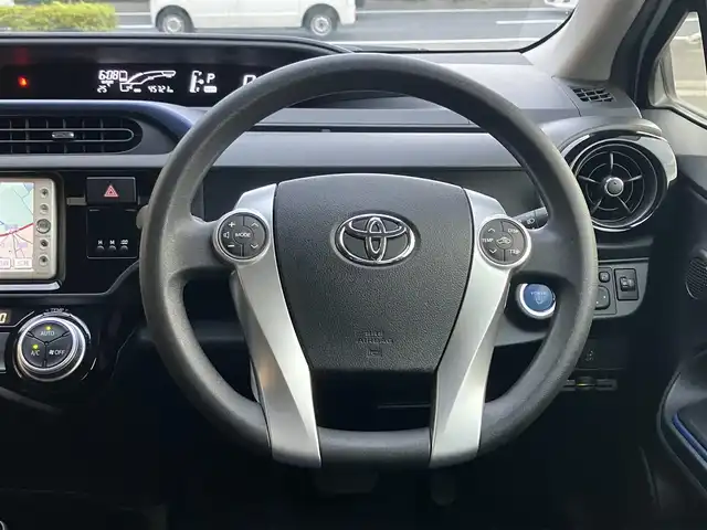 トヨタ アクア S 埼玉県 2015(平27)年 4.6万km ライムホワイトパールクリスタルシャイン 登録時45721km/ワンオーナー/純正メモリーナビ【NSCN-W59C】/　・ワンセグテレビ/　・バックカメラ/　・AUX端子/　・CD再生/アイドリングストップ/プッシュスタート/スマートキー×2/ドアバイザー/ETC/新車時保証書/トヨタ整備記録簿（H28.H29.H30.R1.R2.R3.R4.R5.R6.R7）