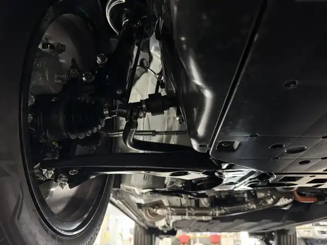 ホンダ ヴェゼル ハイブリッド e:HEV Z 三重県 2025(令7)年 0.1千km プラチナホワイトパール ハイブリッド/FF/MTモード付フロアCVT/純正 9インチナビ/（FM/AM/USB/Bluetooth/CarPlay/AndroidAuto/TV）/バックカメラ/ビルトイン ETC2.0/Honda SENSING/・衝突軽減ブレーキ（CMBS）/・先行車発進お知らせ機能/・路外逸脱抑制機能/・標識認識機能/・渋滞追従機能付アダプティブクルーズコントロール（ACC）/・車線維持支援システム（LKAS）/・トラフィックジャムアシスト（渋滞運転支援機能）/・ブラインドスポットインフォメーション/・誤発進抑制機能/・後方誤発進抑制機能/・近距離衝突軽減ブレーキ/・パーキングセンサーシステム/・【OP】後退出庫サポート/・アダプティブドライビングビーム/装備/・ハンズフリーアクセスパワーテールゲート（電動バックドア）/・ハーフレザーシート/・シートヒーター（D/N）/・ステアリングヒーター/・オートライトシステム/・LEDヘッドライト/・LEDフロントフォグランプ/・ヒルディセントコントロール/・左右独立オートエアコン/・自動防眩ルームミラー/・【OP】ワイヤレス充電器/・プッシュスタート/・純正18inAW/・保/取/・スマートキーx2