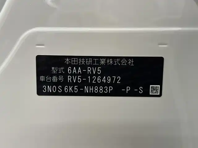 ホンダ ヴェゼル ハイブリッド e:HEV Z 三重県 2025(令7)年 0.1千km プラチナホワイトパール ハイブリッド/FF/MTモード付フロアCVT/純正 9インチナビ/（FM/AM/USB/Bluetooth/CarPlay/AndroidAuto/TV）/バックカメラ/ビルトイン ETC2.0/Honda SENSING/・衝突軽減ブレーキ（CMBS）/・先行車発進お知らせ機能/・路外逸脱抑制機能/・標識認識機能/・渋滞追従機能付アダプティブクルーズコントロール（ACC）/・車線維持支援システム（LKAS）/・トラフィックジャムアシスト（渋滞運転支援機能）/・ブラインドスポットインフォメーション/・誤発進抑制機能/・後方誤発進抑制機能/・近距離衝突軽減ブレーキ/・パーキングセンサーシステム/・【OP】後退出庫サポート/・アダプティブドライビングビーム/装備/・ハンズフリーアクセスパワーテールゲート（電動バックドア）/・ハーフレザーシート/・シートヒーター（D/N）/・ステアリングヒーター/・オートライトシステム/・LEDヘッドライト/・LEDフロントフォグランプ/・ヒルディセントコントロール/・左右独立オートエアコン/・自動防眩ルームミラー/・【OP】ワイヤレス充電器/・プッシュスタート/・純正18inAW/・保/取/・スマートキーx2