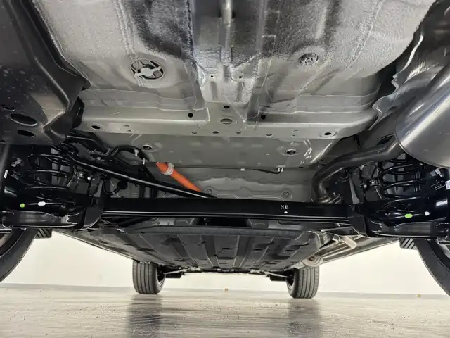 ホンダ ヴェゼル ハイブリッド e:HEV Z 三重県 2025(令7)年 0.1千km プラチナホワイトパール ハイブリッド/FF/MTモード付フロアCVT/純正 9インチナビ/（FM/AM/USB/Bluetooth/CarPlay/AndroidAuto/TV）/バックカメラ/ビルトイン ETC2.0/Honda SENSING/・衝突軽減ブレーキ（CMBS）/・先行車発進お知らせ機能/・路外逸脱抑制機能/・標識認識機能/・渋滞追従機能付アダプティブクルーズコントロール（ACC）/・車線維持支援システム（LKAS）/・トラフィックジャムアシスト（渋滞運転支援機能）/・ブラインドスポットインフォメーション/・誤発進抑制機能/・後方誤発進抑制機能/・近距離衝突軽減ブレーキ/・パーキングセンサーシステム/・【OP】後退出庫サポート/・アダプティブドライビングビーム/装備/・ハンズフリーアクセスパワーテールゲート（電動バックドア）/・ハーフレザーシート/・シートヒーター（D/N）/・ステアリングヒーター/・オートライトシステム/・LEDヘッドライト/・LEDフロントフォグランプ/・ヒルディセントコントロール/・左右独立オートエアコン/・自動防眩ルームミラー/・【OP】ワイヤレス充電器/・プッシュスタート/・純正18inAW/・保/取/・スマートキーx2
