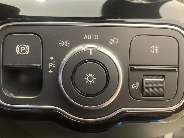 メルセデス・ベンツ Ｍ・ベンツ ＣＬＡ２００ｄ AMGライン 熊本県 2023(令5)年 1.2万km デジタルホワイト ・ワンオーナー/・スマートキー/・プッシュスタート/・アクティブステアリングアシスト/・道路標識アシスト/・アクティブレーンキーピングアシスト/・アクティブブレーキアシスト/・アテンションアシスト/・インテリジェントライトシステム/・クルーズコントロール(追従式)/・ハーフレザーシート/・前席パワーシート/・前席シートヒーター /・純正メモリナビ/　【Bluetooth・USB・AppleCarPlay・AndroidAuto】/・フルセグTV/・バックカメラ/・ETC2.0/・ドライブレコーダー(全方位録画)/・LEDヘッドランプ/・純正マット/・保証書/取説