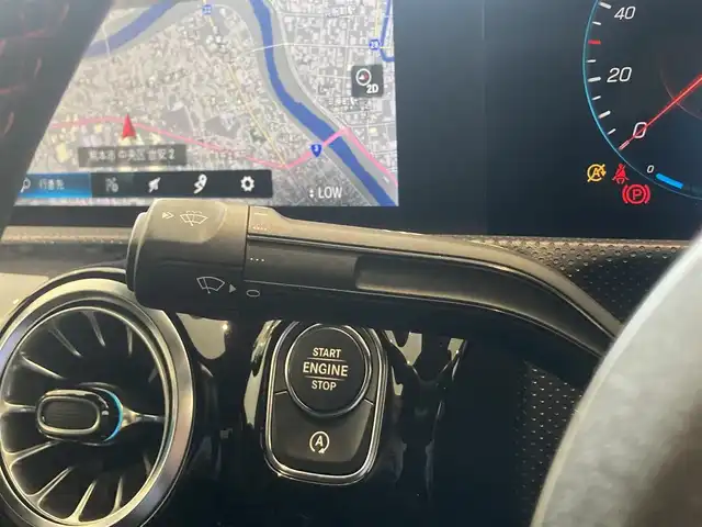 メルセデス・ベンツ Ｍ・ベンツ ＣＬＡ２００ｄ AMGライン 熊本県 2023(令5)年 1.2万km デジタルホワイト ・ワンオーナー/・スマートキー/・プッシュスタート/・アクティブステアリングアシスト/・道路標識アシスト/・アクティブレーンキーピングアシスト/・アクティブブレーキアシスト/・アテンションアシスト/・インテリジェントライトシステム/・クルーズコントロール(追従式)/・ハーフレザーシート/・前席パワーシート/・前席シートヒーター /・純正メモリナビ/　【Bluetooth・USB・AppleCarPlay・AndroidAuto】/・フルセグTV/・バックカメラ/・ETC2.0/・ドライブレコーダー(全方位録画)/・LEDヘッドランプ/・純正マット/・保証書/取説
