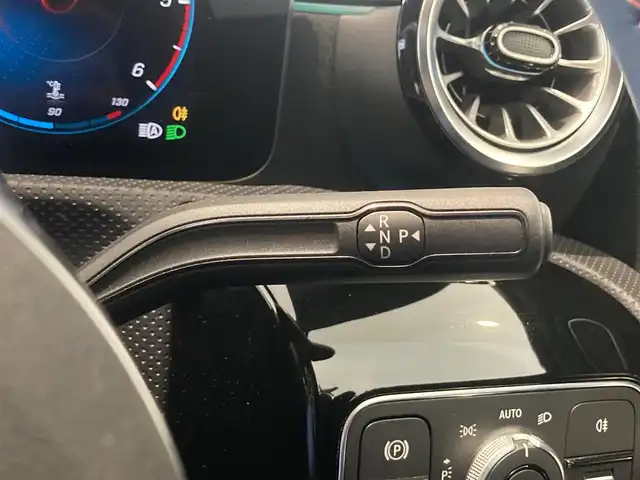 メルセデス・ベンツ Ｍ・ベンツ ＣＬＡ２００ｄ AMGライン 熊本県 2023(令5)年 1.2万km デジタルホワイト ・ワンオーナー/・スマートキー/・プッシュスタート/・アクティブステアリングアシスト/・道路標識アシスト/・アクティブレーンキーピングアシスト/・アクティブブレーキアシスト/・アテンションアシスト/・インテリジェントライトシステム/・クルーズコントロール(追従式)/・ハーフレザーシート/・前席パワーシート/・前席シートヒーター /・純正メモリナビ/　【Bluetooth・USB・AppleCarPlay・AndroidAuto】/・フルセグTV/・バックカメラ/・ETC2.0/・ドライブレコーダー(全方位録画)/・LEDヘッドランプ/・純正マット/・保証書/取説
