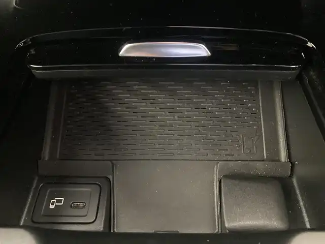 メルセデス・ベンツ Ｍ・ベンツ ＣＬＡ２００ｄ AMGライン 熊本県 2023(令5)年 1.2万km デジタルホワイト ・ワンオーナー/・スマートキー/・プッシュスタート/・アクティブステアリングアシスト/・道路標識アシスト/・アクティブレーンキーピングアシスト/・アクティブブレーキアシスト/・アテンションアシスト/・インテリジェントライトシステム/・クルーズコントロール(追従式)/・ハーフレザーシート/・前席パワーシート/・前席シートヒーター /・純正メモリナビ/　【Bluetooth・USB・AppleCarPlay・AndroidAuto】/・フルセグTV/・バックカメラ/・ETC2.0/・ドライブレコーダー(全方位録画)/・LEDヘッドランプ/・純正マット/・保証書/取説