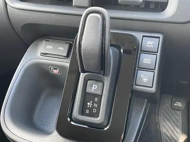 トヨタ シエンタ ハイブリッド Z 道南・函館 2023(令5)年 1.8万km アーバンカーキ /純正ナビ//フルセグＴＶ//寒冷地仕様//バックカメラ//クルーズコントロール//レーンキープアシスト//両側パワースライドドア//コーナーセンサー//オートハイビーム//１００Ｖコンセント電源//ＥＴＣ//スマートキー