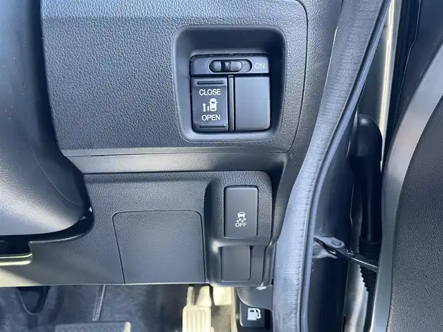 ホンダ Ｎ ＢＯＸ カスタム G Lパッケージ 長崎県 2012(平24)年 8.9万km ポリッシュドメタルメタリック (株)IDOMが運営する【じしゃロン長崎店】の自社ローン専用車両になりますこちらは現金またはオートローンご利用時の価格です。自社ローンご希望の方は別途その旨お申付け下さい/・純正ナビ（VXM-128VS）/・ワンセグTV/・バックカメラ/・片側パワースライドドア/・アイドリングストップ/・左右独立式リアセンターアームレスト/・プッシュスタート/・スマートキー/・スペアキー/・フロアマット/・ドアバイザー