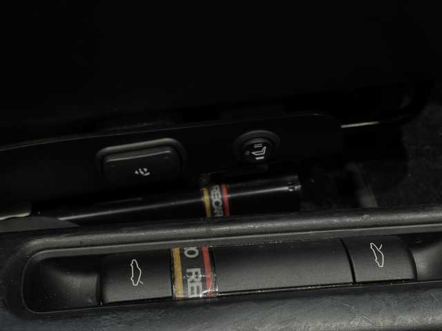 ポルシェ ９１１ カレラ4 新潟県 2009(平21)年 3.7万km カレラホワイト スポーツクロノパッケージ/イエローキャリパー/GT3RS仕様バンパー等/RECAROシート(ブラックレザー/アルカンターラ(D席)/黒革シート/シートヒーター/社外メモリナビ/(CD/DVD/Bluetooth/フルセグTV)/バックカメラ/ETC/ドライブレコーダー/パドルシフト/リモコンキー/保証書/取扱説明書