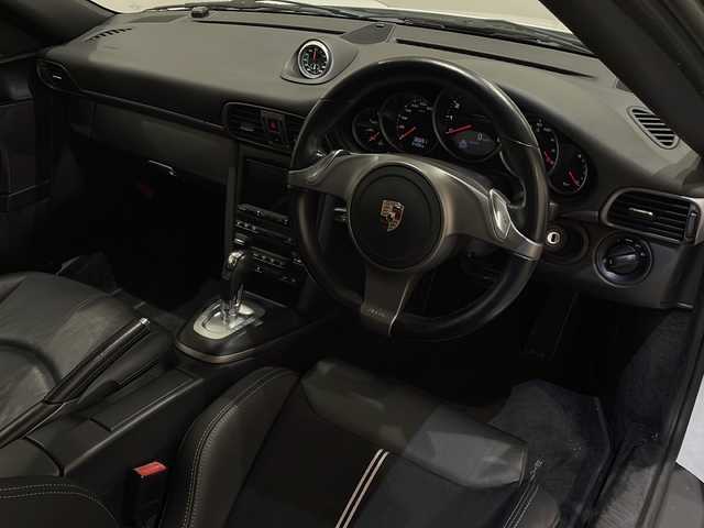 ポルシェ ９１１ カレラ4 新潟県 2009(平21)年 3.7万km カレラホワイト スポーツクロノパッケージ/イエローキャリパー/GT3RS仕様バンパー等/RECAROシート(ブラックレザー/アルカンターラ(D席)/黒革シート/シートヒーター/社外メモリナビ/(CD/DVD/Bluetooth/フルセグTV)/バックカメラ/ETC/ドライブレコーダー/パドルシフト/リモコンキー/保証書/取扱説明書