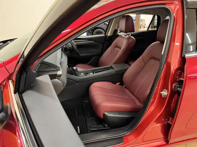 マツダ マツダ６ワゴン 20S ブラックトーンED 群馬県 2021(令3)年 2.2万km ソウルレッドクリスタルM スマートブレーキサポート/・レーダークルーズコントロール/・ブラインドスポットモニター/・レーンキープアシストシステム/・ドライバーアテンションアラート/・パーキングセンサー/・交通標識認識システム/BOSEサウンド/純正メーカーナビ/・フルセグTV/・BT/DVD/CD/SD/USB/・FM/AM/360°ビューモニター/ドライブレコーダー/ETC/レッドレザーシート/運転席パワーシート/前席シートヒーター/シートメモリー/革巻きステアリング/ステアリングスイッチ/パドルシフト/ステアリングヒーター/電子パーキング/ブレーキーオートホールド/LEDヘッドライト/オートライト/オートマチックハイビーム/純正19インチAw/純正フロアマット/ドアバイザー/ルーフレール/スマートキー/プッシュスタート/電動格納ウィンカーミラー/横滑り防止機能