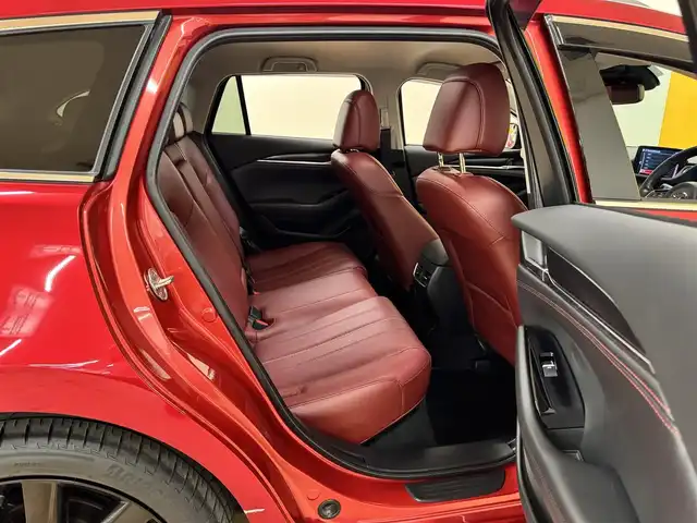 マツダ マツダ６ワゴン 20S ブラックトーンED 群馬県 2021(令3)年 2.2万km ソウルレッドクリスタルM スマートブレーキサポート/・レーダークルーズコントロール/・ブラインドスポットモニター/・レーンキープアシストシステム/・ドライバーアテンションアラート/・パーキングセンサー/・交通標識認識システム/BOSEサウンド/純正メーカーナビ/・フルセグTV/・BT/DVD/CD/SD/USB/・FM/AM/360°ビューモニター/ドライブレコーダー/ETC/レッドレザーシート/運転席パワーシート/前席シートヒーター/シートメモリー/革巻きステアリング/ステアリングスイッチ/パドルシフト/ステアリングヒーター/電子パーキング/ブレーキーオートホールド/LEDヘッドライト/オートライト/オートマチックハイビーム/純正19インチAw/純正フロアマット/ドアバイザー/ルーフレール/スマートキー/プッシュスタート/電動格納ウィンカーミラー/横滑り防止機能