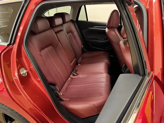 マツダ マツダ６ワゴン 20S ブラックトーンED 群馬県 2021(令3)年 2.2万km ソウルレッドクリスタルM スマートブレーキサポート/・レーダークルーズコントロール/・ブラインドスポットモニター/・レーンキープアシストシステム/・ドライバーアテンションアラート/・パーキングセンサー/・交通標識認識システム/BOSEサウンド/純正メーカーナビ/・フルセグTV/・BT/DVD/CD/SD/USB/・FM/AM/360°ビューモニター/ドライブレコーダー/ETC/レッドレザーシート/運転席パワーシート/前席シートヒーター/シートメモリー/革巻きステアリング/ステアリングスイッチ/パドルシフト/ステアリングヒーター/電子パーキング/ブレーキーオートホールド/LEDヘッドライト/オートライト/オートマチックハイビーム/純正19インチAw/純正フロアマット/ドアバイザー/ルーフレール/スマートキー/プッシュスタート/電動格納ウィンカーミラー/横滑り防止機能