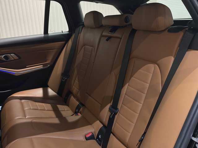 ＢＭＷ ３２０ｄ xDrive ツーリング Mスポーツ 新潟県 2020(令2)年 4万km サファイアブラックP オプション/ハイラインパッケージ/・ランバー・サポート/・ルーフ・レール/・ヴァーネスカ・レザー・シート/コンフォートパッケージ/・ HiFiスピーカー・システム/・ラゲージ・コンパートメント・パッケージ /・ストレージ・パッケージ/標準装備/純正ナビ（Bluetooth、ScreenMirroring、FM/AM）/AppleCarPlay/社外フルセグTVチューナー/アクティブ・クルーズ・コントロール/レーンキープアシスト/DSRC車載器/アンビエントライト/ワイヤレス・チャージング/アダプティブLEDヘッドライト/BMWライブ・コックピット/360度カメラ/ドライブレコーダー/レーダー探知機