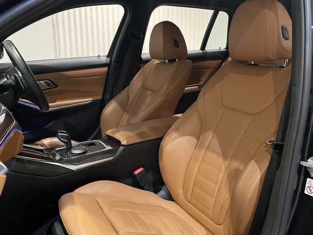 ＢＭＷ ３２０ｄ xDrive ツーリング Mスポーツ 新潟県 2020(令2)年 4万km サファイアブラックP オプション/ハイラインパッケージ/・ランバー・サポート/・ルーフ・レール/・ヴァーネスカ・レザー・シート/コンフォートパッケージ/・ HiFiスピーカー・システム/・ラゲージ・コンパートメント・パッケージ /・ストレージ・パッケージ/標準装備/純正ナビ（Bluetooth、ScreenMirroring、FM/AM）/AppleCarPlay/社外フルセグTVチューナー/アクティブ・クルーズ・コントロール/レーンキープアシスト/DSRC車載器/アンビエントライト/ワイヤレス・チャージング/アダプティブLEDヘッドライト/BMWライブ・コックピット/360度カメラ/ドライブレコーダー/レーダー探知機