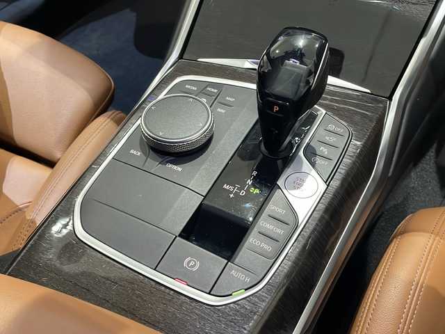 ＢＭＷ ３２０ｄ xDrive ツーリング Mスポーツ 新潟県 2020(令2)年 4万km サファイアブラックP オプション/ハイラインパッケージ/・ランバー・サポート/・ルーフ・レール/・ヴァーネスカ・レザー・シート/コンフォートパッケージ/・ HiFiスピーカー・システム/・ラゲージ・コンパートメント・パッケージ /・ストレージ・パッケージ/標準装備/純正ナビ（Bluetooth、ScreenMirroring、FM/AM）/AppleCarPlay/社外フルセグTVチューナー/アクティブ・クルーズ・コントロール/レーンキープアシスト/DSRC車載器/アンビエントライト/ワイヤレス・チャージング/アダプティブLEDヘッドライト/BMWライブ・コックピット/360度カメラ/ドライブレコーダー/レーダー探知機