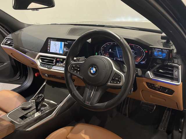 ＢＭＷ ３２０ｄ xDrive ツーリング Mスポーツ 新潟県 2020(令2)年 4万km サファイアブラックP オプション/ハイラインパッケージ/・ランバー・サポート/・ルーフ・レール/・ヴァーネスカ・レザー・シート/コンフォートパッケージ/・ HiFiスピーカー・システム/・ラゲージ・コンパートメント・パッケージ /・ストレージ・パッケージ/標準装備/純正ナビ（Bluetooth、ScreenMirroring、FM/AM）/AppleCarPlay/社外フルセグTVチューナー/アクティブ・クルーズ・コントロール/レーンキープアシスト/DSRC車載器/アンビエントライト/ワイヤレス・チャージング/アダプティブLEDヘッドライト/BMWライブ・コックピット/360度カメラ/ドライブレコーダー/レーダー探知機