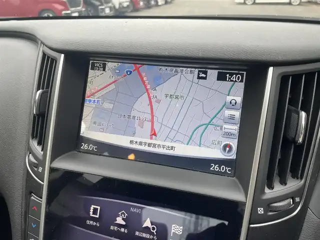 日産 スカイライン 200GT－t タイプP 栃木県 2014(平26)年 9.3万km ダークメタルグレー (株)IDOMが運営する【じしゃロン宇都宮店】の自社ローン専用車両になります。こちらは現金またはオートローンご利用時の価格です。自社ローンご希望の方は別途その旨お申付け下さい/純正ナビ/CD/DVD/TV/BT/HDD/全方位カメラ/ETC/衝突軽減システム/追従クルーズコントロール/オートライト/LEDヘッドライト/LEDフォグランプ/スマートキー/前席パワーシート/前席シートヒーター/BLITZ車高調/純正マット/純正アルミホイール