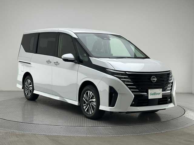 日産 セレナ e－パワー ハイウェイスター V 兵庫県 2025(令7)年 0.1千km プリズムホワイト 純正メモリナビ(Bluetooth/USB/HDMI/フルセグTV）/バックカメラ/アラウンドビューモニター/プロパイロット/前後コーナーセンサー/純正前後ドライブレコーダー/ステアリングスイッチ/両側パワースライドドア/デジタルインナーミラー/フォグランプ/LEDヘッドライト/オートハイビーム/オートライト/置くだけ充電/ブラインドスポットモニター/スマートキー/スペアキー