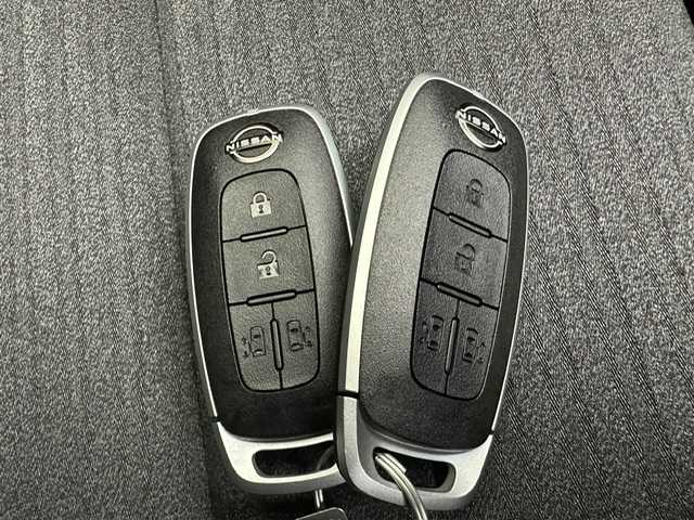 日産 セレナ e－パワー ハイウェイスター V 兵庫県 2025(令7)年 0.1千km プリズムホワイト 純正メモリナビ(Bluetooth/USB/HDMI/フルセグTV）/バックカメラ/アラウンドビューモニター/プロパイロット/前後コーナーセンサー/純正前後ドライブレコーダー/ステアリングスイッチ/両側パワースライドドア/デジタルインナーミラー/フォグランプ/LEDヘッドライト/オートハイビーム/オートライト/置くだけ充電/ブラインドスポットモニター/スマートキー/スペアキー