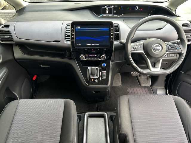 日産 セレナ e－パワー XV 広島県 2020(令2)年 4.3万km ダイヤモンドブラック 禁煙/セーフティパックB/エマージェンシーブレーキ/ハイビームアシスト/車線逸脱警報/標識認識機能/速度標識認識/BSM/プロパロット/インテリジェントルームミラー/コーナーセンサー/純正10インチナビ/・フルセグ/CD/DVD/SD/Bluetooth/純正フリップダウンモニター/アラウンドビューモニター/両側パワースライドドア/ステアリングスイッチ/電動パーキングブレーキ/オートホールド/純正フロアマット/オートライト/スマートキー/プッシュスタート/ETC/W+サイド+カーテンエアバック