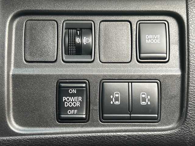 日産 セレナ e－パワー XV 広島県 2020(令2)年 4.3万km ダイヤモンドブラック 禁煙/セーフティパックB/エマージェンシーブレーキ/ハイビームアシスト/車線逸脱警報/標識認識機能/速度標識認識/BSM/プロパロット/インテリジェントルームミラー/コーナーセンサー/純正10インチナビ/・フルセグ/CD/DVD/SD/Bluetooth/純正フリップダウンモニター/アラウンドビューモニター/両側パワースライドドア/ステアリングスイッチ/電動パーキングブレーキ/オートホールド/純正フロアマット/オートライト/スマートキー/プッシュスタート/ETC/W+サイド+カーテンエアバック