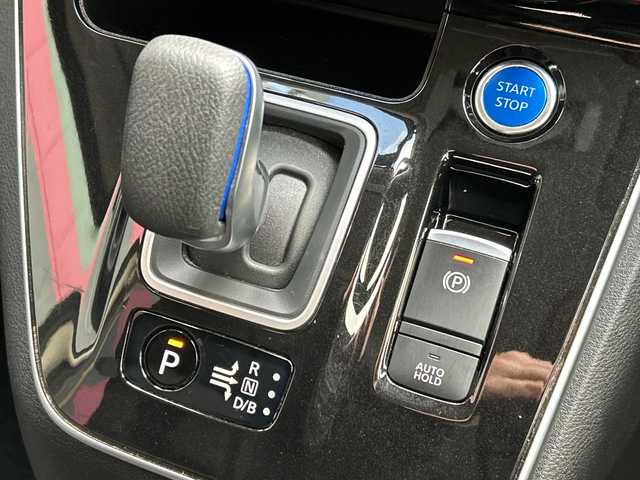 日産 セレナ e－パワー XV 広島県 2020(令2)年 4.3万km ダイヤモンドブラック 禁煙/セーフティパックB/エマージェンシーブレーキ/ハイビームアシスト/車線逸脱警報/標識認識機能/速度標識認識/BSM/プロパロット/インテリジェントルームミラー/コーナーセンサー/純正10インチナビ/・フルセグ/CD/DVD/SD/Bluetooth/純正フリップダウンモニター/アラウンドビューモニター/両側パワースライドドア/ステアリングスイッチ/電動パーキングブレーキ/オートホールド/純正フロアマット/オートライト/スマートキー/プッシュスタート/ETC/W+サイド+カーテンエアバック